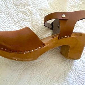 Bjork Swedish comfort all leather with wooden soles clog.